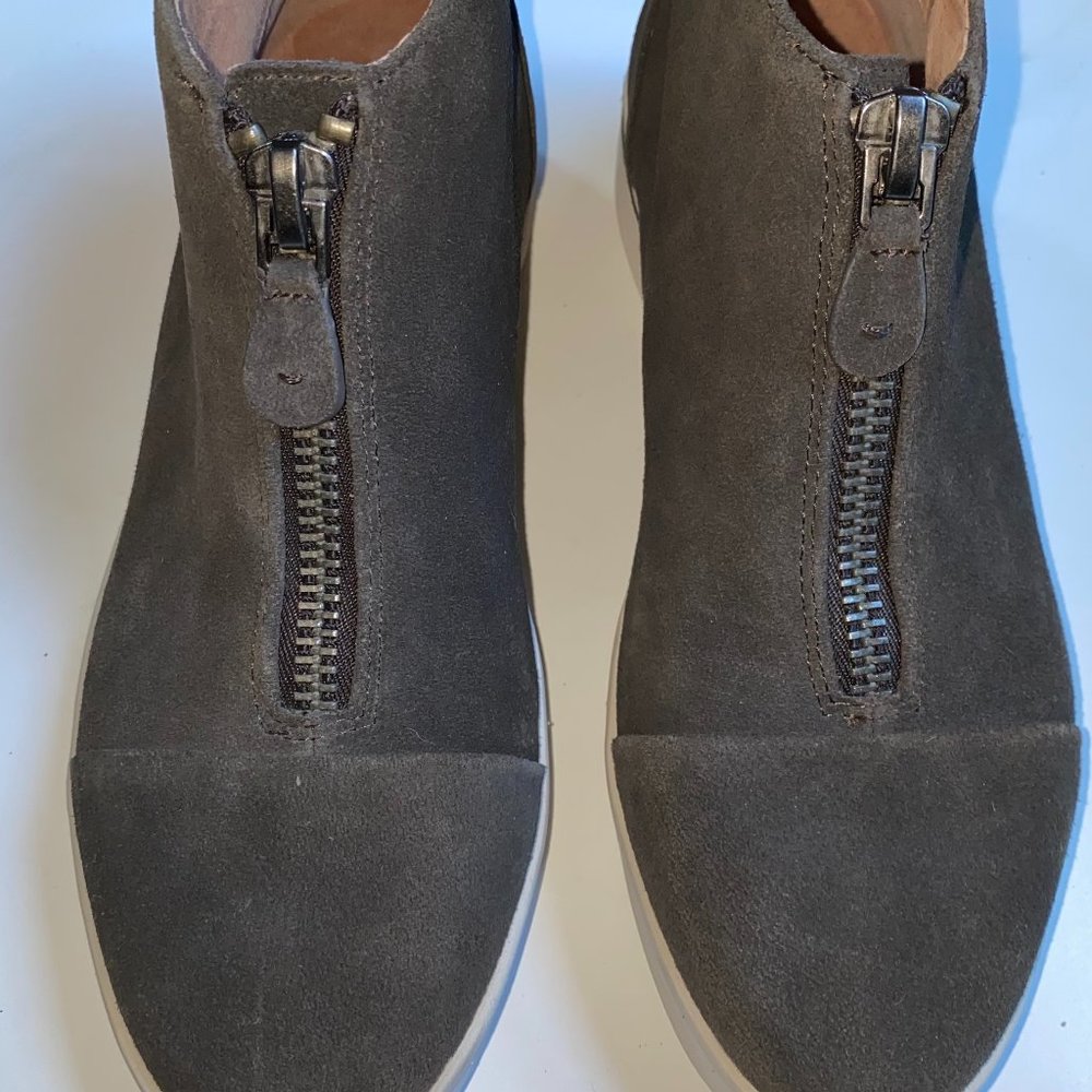 GENTLE SOULS by Kenneth Cole suede sneakers - Picture 4 of 9